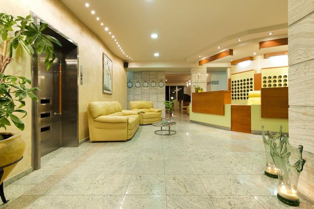 Axos Hotel Platanes  Exterior photo